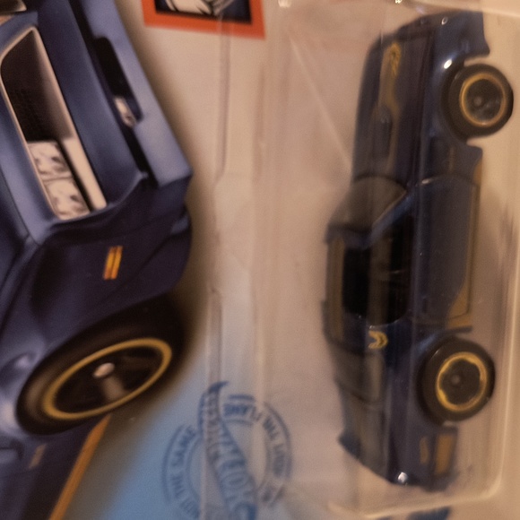 D2 Hot Wheels Hot Bird with shipping protector - Picture 2 of 3